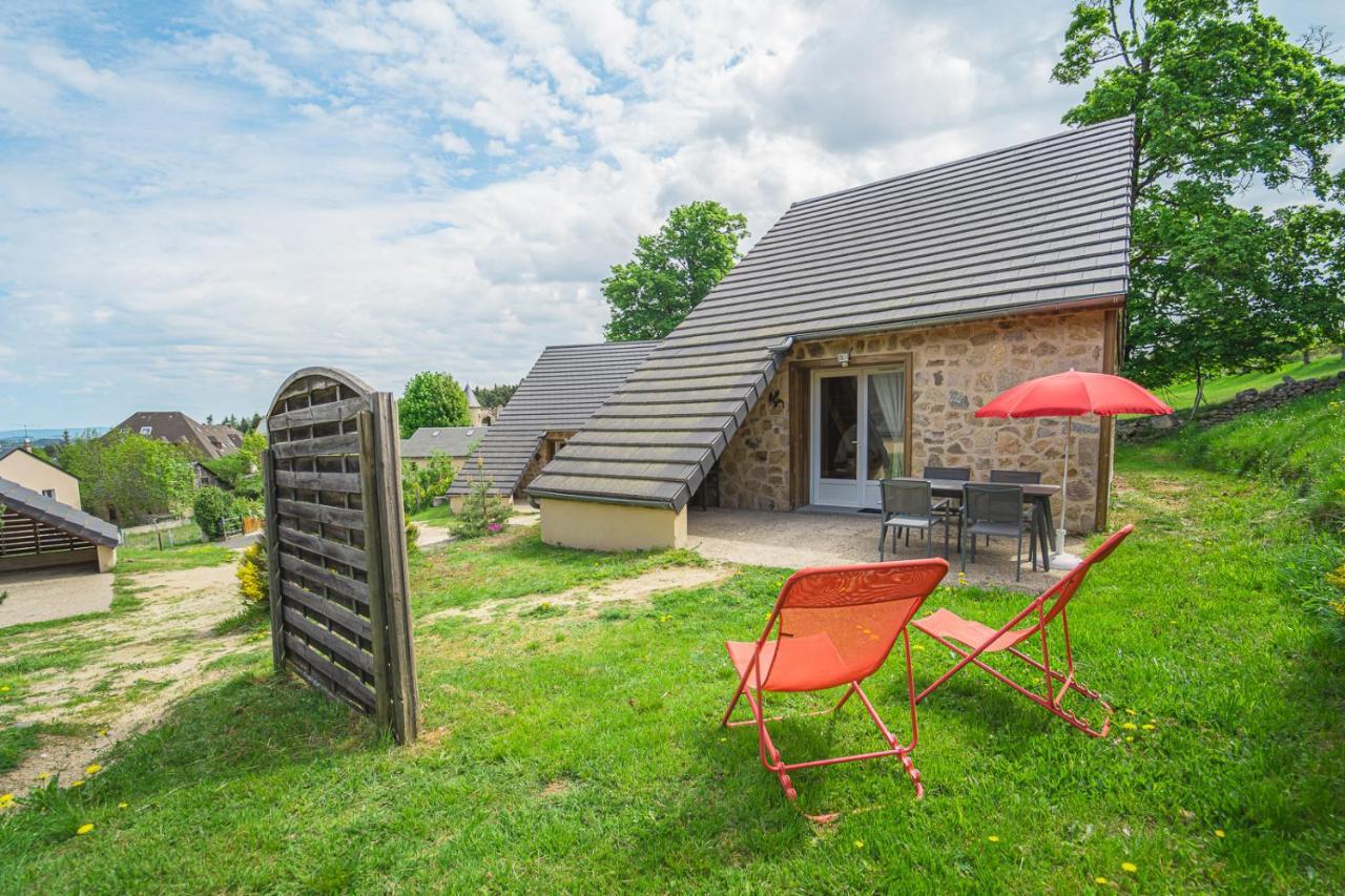 Village De Gites Les Chalets De L'Aubrac Aumont-Aubrac Exterior foto