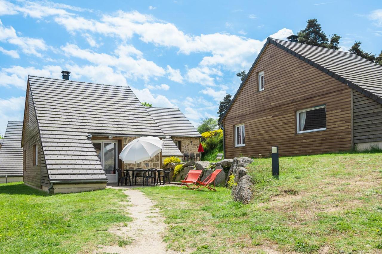 Village De Gites Les Chalets De L'Aubrac Aumont-Aubrac Exterior foto